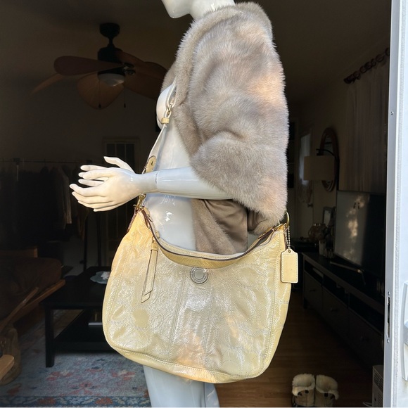 Coach patent leather handbag - Picture 3 of 13